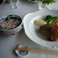 室 - ハンバーグと13穀米