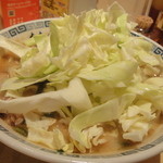 桂花ラーメン - キャベツ投入