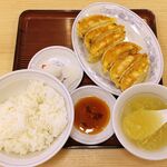 ぎょうざの満洲 - 餃子とライス 460円