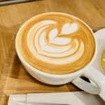 ショウゾウ シラカワ 水辺のコーヒー - カフェラテ