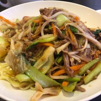 美林華飯店 - 牛肉細切りかけ焼きそば