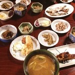 せっちゃんのエクスペリヤンスの家 - せっちゃんの昼ごはん。毎回素晴らしい。