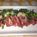 肉のかのや - カットして葱のみトッピング