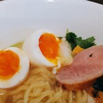 きりん食堂 - 味玉　今日も綺麗なオレンジです
