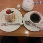 Antenoru - 2013.02.19  ブレンドコーヒーをケーキセットで！
                        10種類くらいから選べる！
                        450円 450円-100円=800円 消費税=840円！
                        