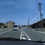 もつ煮一番 - 外観、横道に入る