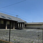 もつ煮一番 - 斜め前の建物