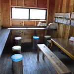 もつ煮一番 - 「食べる場所は別棟」