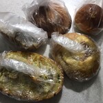 パンの店 チャーリー - 料理写真:
柚子胡椒 マヨとれんこん
みかんあんパン
UFOパン
ベーコンエッグ
メープルスイート
