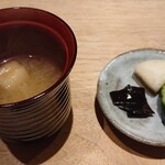 和食と酒 はれとけ - 麩の味噌汁、自家製香の物
