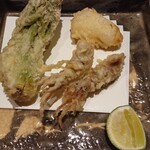 和食と酒 はれとけ - タラの芽、フグ、生ホタルイカの天婦羅