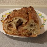 アマムダコタン - 明太ガーリックバゲット断面図