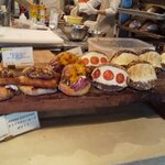 アマムダコタン - 本家がマリトッツォ何でもアリにしてるから、巷の卵マリトッツォ名乗る卵サンドももうマリトッツォ扱いでOKさ