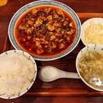 中国菜 オイル - 小皿の春雨マヨネーズサラダにスープ、おかわりOKのご飯付き♪四川麻婆豆腐ランチ1,100円