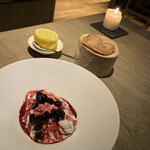 TAVERN 3jo - デザートも目の前で皿に盛ってくれる