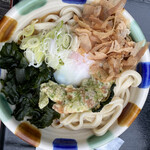 Okegawashi Benibana Furusato Kan - 温玉ちくわ天ぶっかけうどん