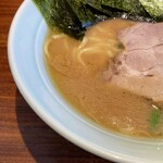 麺家 市政 - 獣感が強くコクのあるスープ。