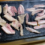 豚肉専門店 とんちゃん - 豚カルビ、豚トロ、とりもも
