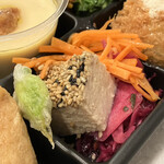 大衆食堂 西条 - 季節の折詰(\1,600) 松風焼き、葱坊主のフリット、紫キャベツのエスニックマリネ、人参のスパイスラペ
