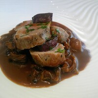 リストランテ　ウミリア - 鹿児島県産黒豚のフィレ肉の低温ロースト　いろいろな茸のソース