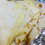 ケダーナス - 料理写真:チーズたっぷりチーズナン
