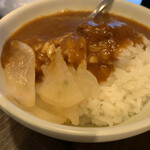 Shabuyou - カレーに漬物   ちょっとカレーうまくて驚きΣ(ﾟдﾟ；)