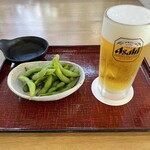 月の湯舟 レストラン - ビールと枝豆のセット