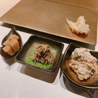 熟成寿司専門店 和心 - おつまみ3種(子持ち昆布、カニ身とカニ味噌和え、竹の子の白和え)