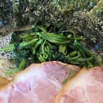 横浜家系ラーメン 三郷家 - ほうれん草。