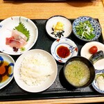 Kinome - 刺身、焼き魚、天ぷらから2種類選ぶか3種全部ありのランチセット。