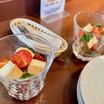 アートカフェ エレバート - 燻製豆腐のカプレーゼ
