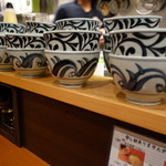 えなみ - カウンター上のつけ麺用どんぶり！