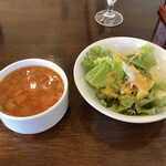 シュトゥーベン・オータマ - ランチセットのスープとサラダ　スープが具沢山でとてもおいしかったです