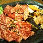 焼肉ハウス香洛園 - カルビたち