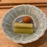 蕎麦 ろあん 湯村 - 蕗の紅梅炊き　白出汁と梅干しのみの味付け