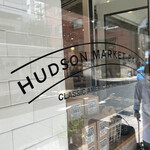 Hudson Market Bakers - オーナーベーカーが、
      ニューヨークで出会った本場のチーズケーキに感激し
      真似て作ったことから始まったという
      焼き菓子がメインのスイーツ店