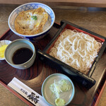 そば処 蔵寿 - 小かつ丼、そば880円