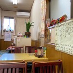 新富飯店 - こじんまりした店内雰囲気