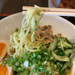 博多豚骨ラーメンまるせん - モチモチの麺