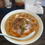 軽井沢 中華そば 無二 - 坦々は「坦々とした道」などで使う。担々麺です！！チャーシュー追加。昔ながらのチャイニーズトラディショナルチャーシューと鳥チャーシューが入る