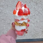 鯖江菓子工房 Yamahatsu   - いちごジェラートパフェ
