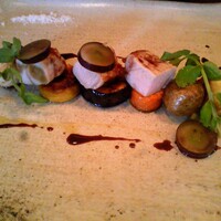 ラ・ルーチェ - 厚木産もち豚ロースのロースト　巨峰とスパイスの香り