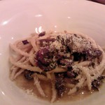 横浜馬車道 旬の肉料理イタリアン オステリア・アウストロ - 山鳩の赤ワイン煮込みソース　ウンブリチェリ