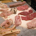 炭火焼 ゆうじ - ホルモン盛り合せ