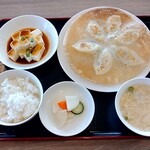 Toujun Ei Gyouzabou - 羽根つき焼き餃子定食980円税込。