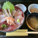 網納屋 - 定置網海鮮丼　１３５０円　(2021/12)