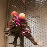 最飛びヒレ家 馬喰一代 名古屋EAST - 個室には生花か置いてある。