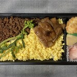 吟米亭 浜屋 - とりそぼろ弁当　６５０円　(2021/12)