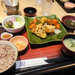 Ootoya - 鶏と野菜の甘酢あん定食➕アカモク小鉢　(私)