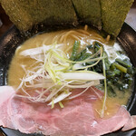 とんこつラーメン ぱるぷん亭 豚 - 豚骨醤油ラーメン